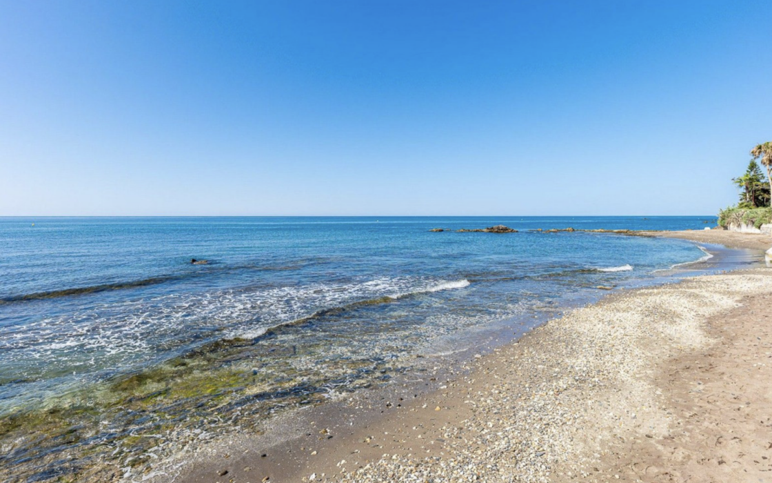 Просторная квартира у моря в Михас Коста 86 кв.м с террасой