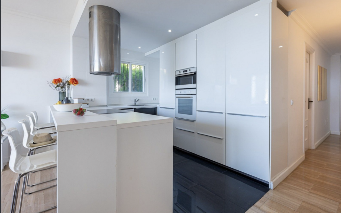 Просторная квартира у моря в Михас Коста 86 кв.м с террасой