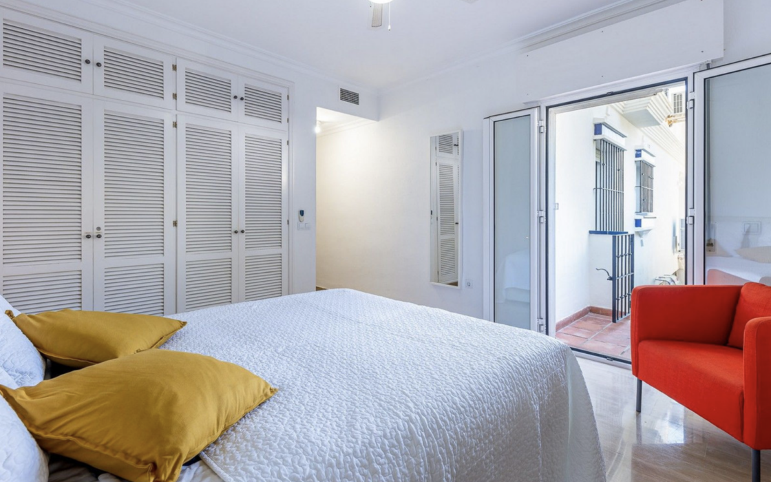 Просторная квартира у моря в Михас Коста 86 кв.м с террасой