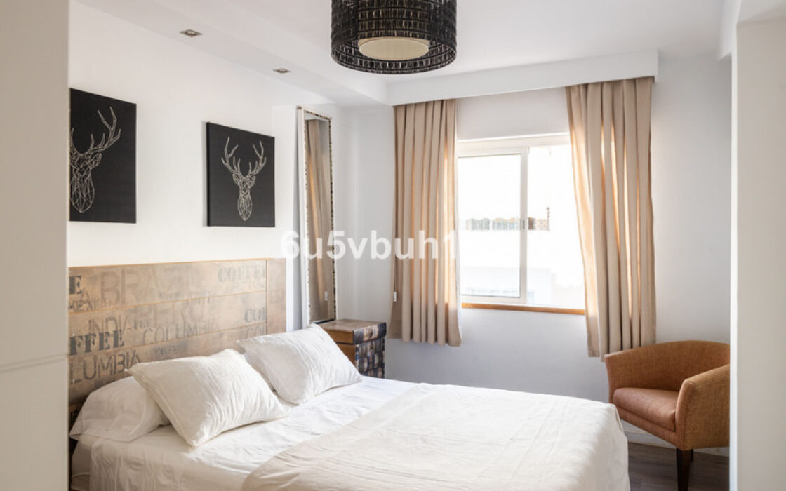 Квартира 3 кімнати в Сан-Педро-де-Алькантара біля моря