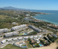 Вилла с террасой и четырьмя спальнями в Эстепоне