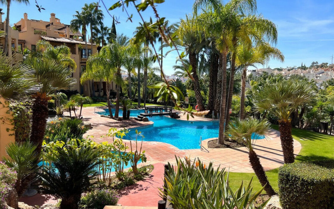 Квартира з терасою 135 кв.м в Естепоні біля моря