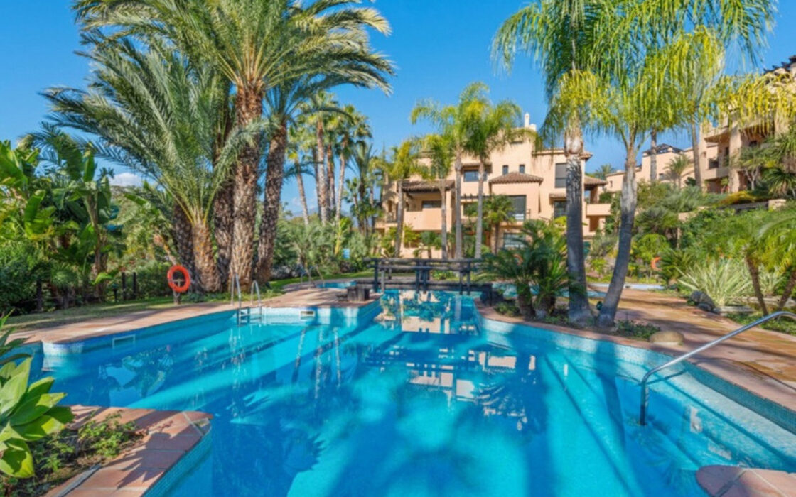 Квартира з терасою 135 кв.м в Естепоні біля моря