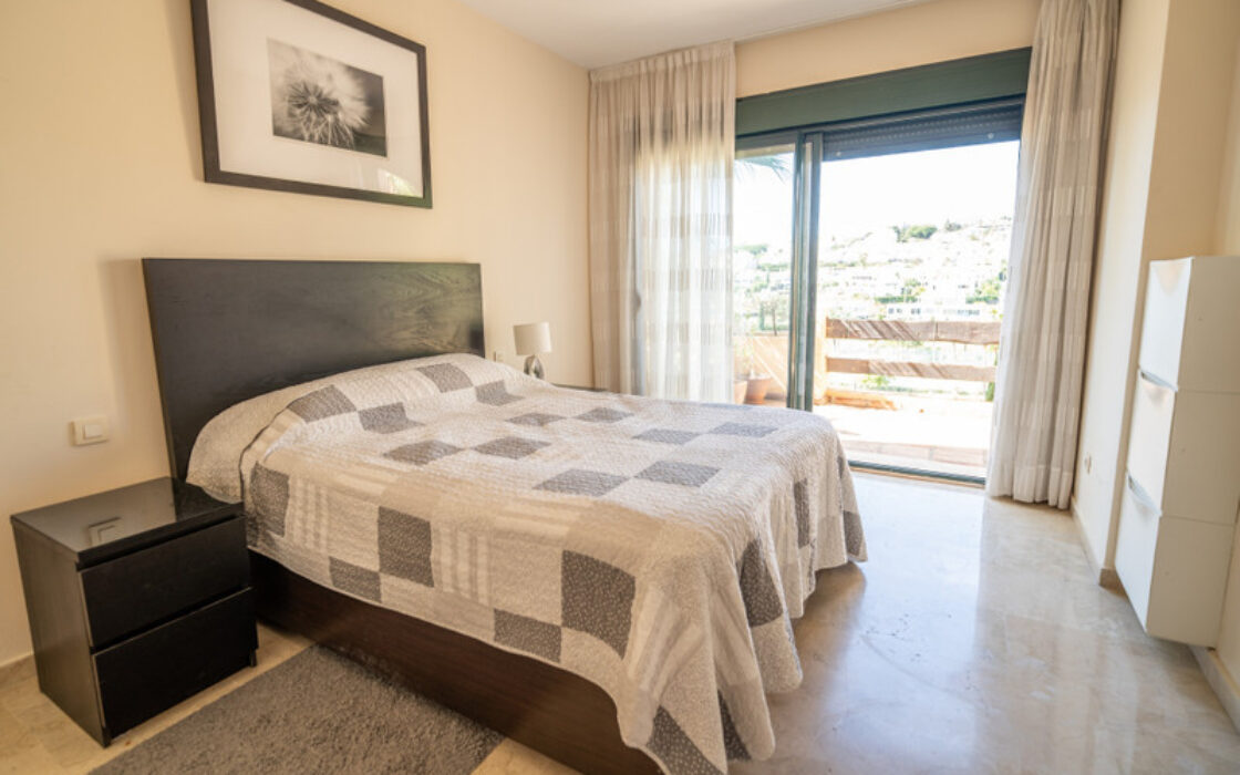 Квартира з терасою 135 кв.м в Естепоні біля моря