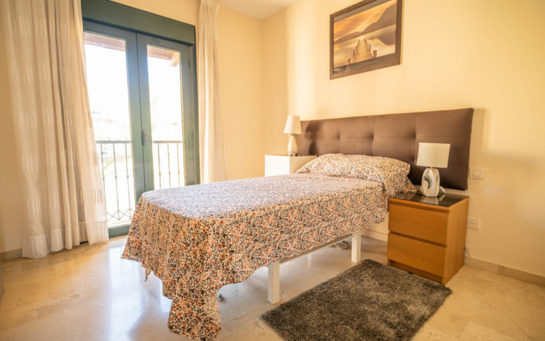 Квартира з терасою 135 кв.м в Естепоні біля моря