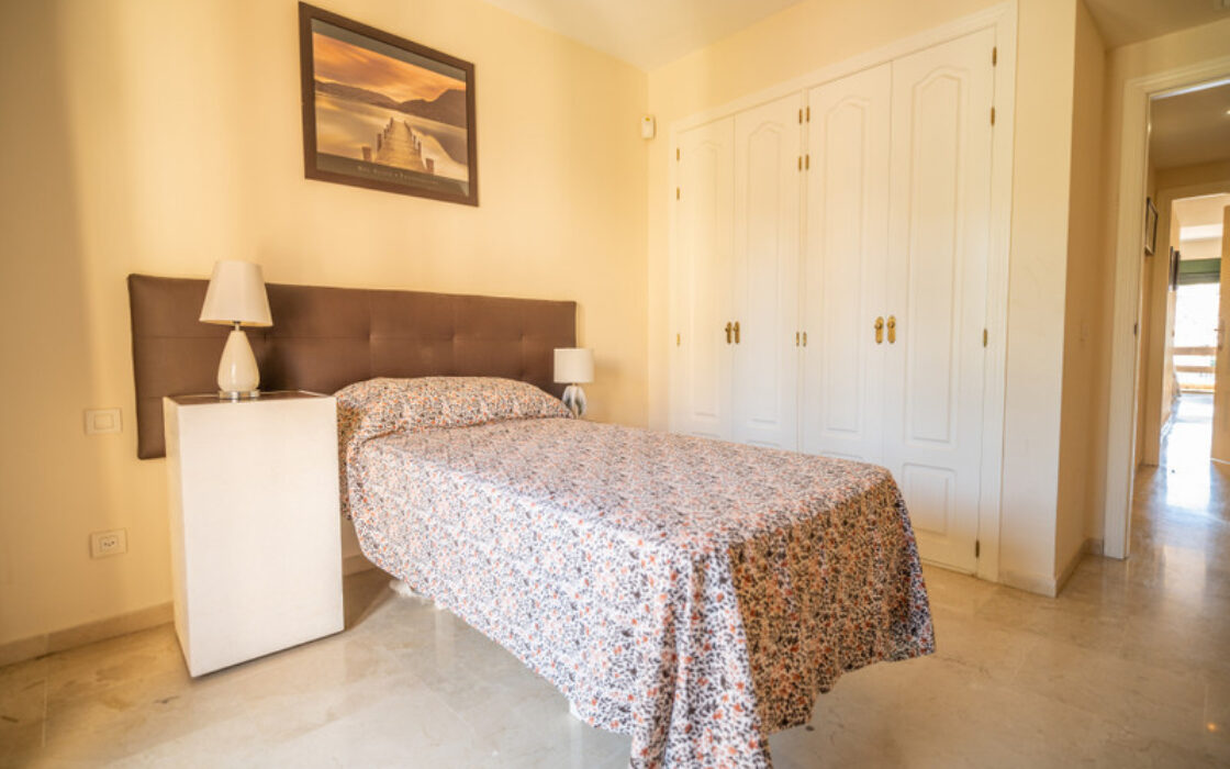 Квартира з терасою 135 кв.м в Естепоні біля моря