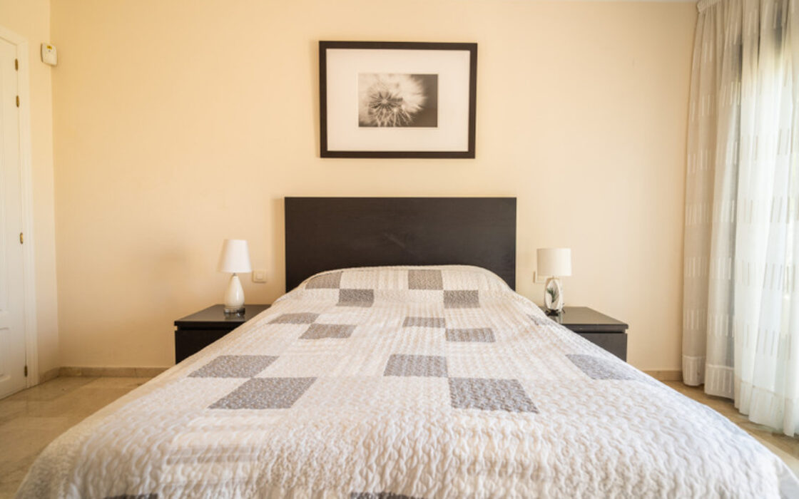 Квартира з терасою 135 кв.м в Естепоні біля моря