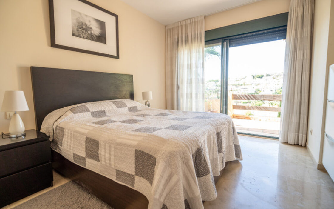 Квартира з терасою 135 кв.м в Естепоні біля моря