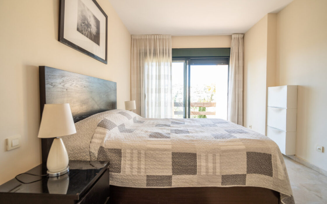 Квартира з терасою 135 кв.м в Естепоні біля моря