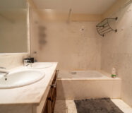 Квартира з терасою 135 кв.м в Естепоні біля моря