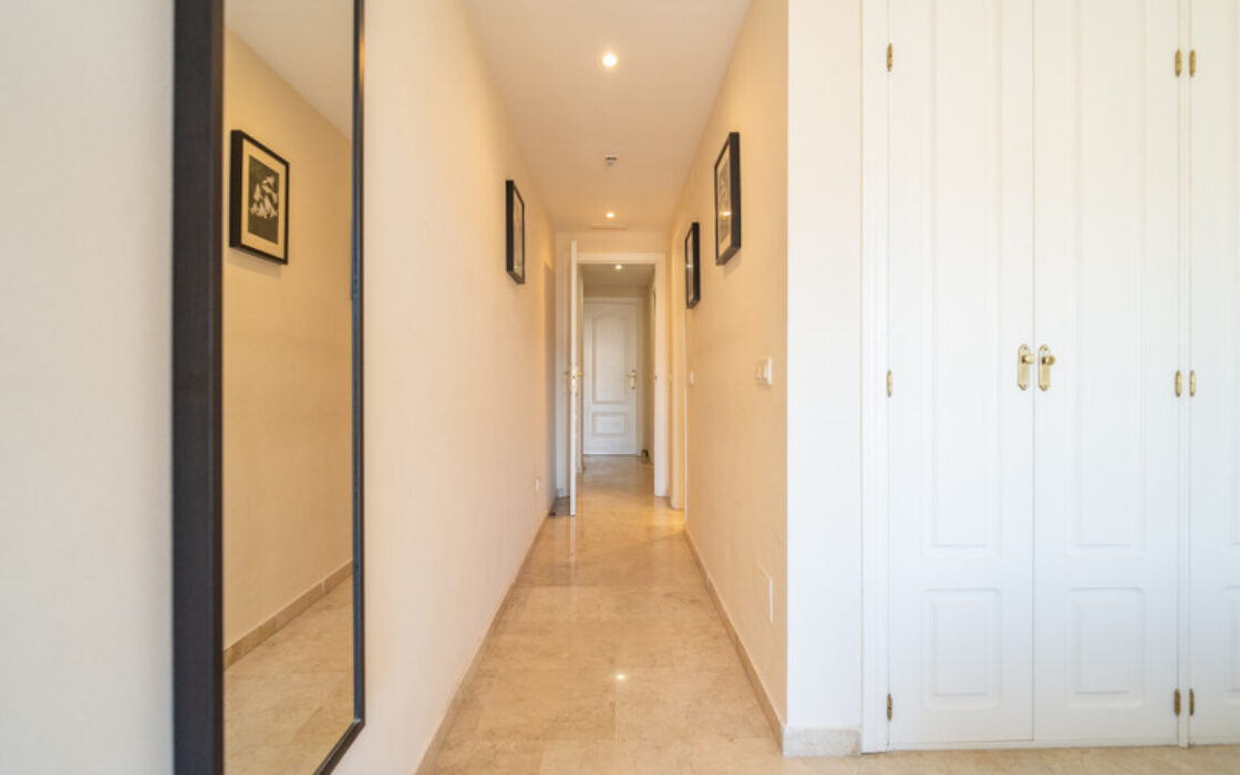 Квартира з терасою 135 кв.м в Естепоні біля моря