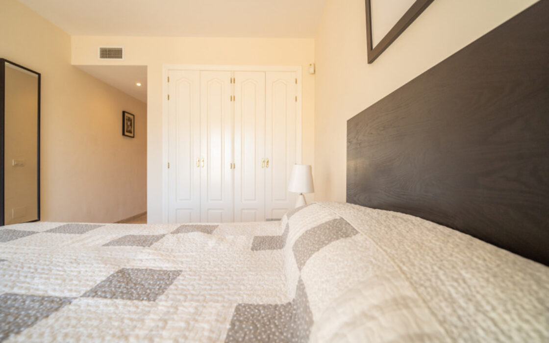 Квартира з терасою 135 кв.м в Естепоні біля моря