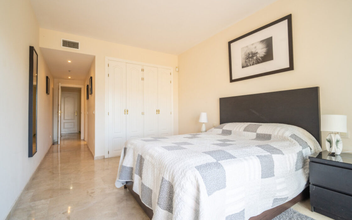 Квартира з терасою 135 кв.м в Естепоні біля моря