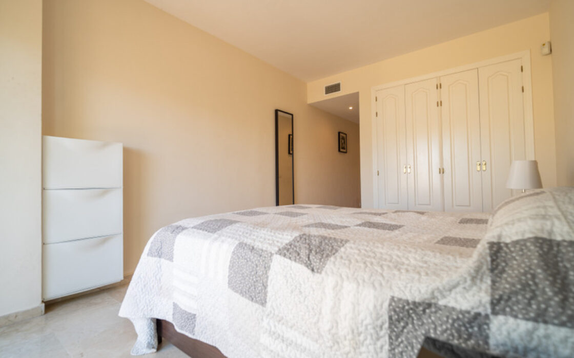 Квартира з терасою 135 кв.м в Естепоні біля моря