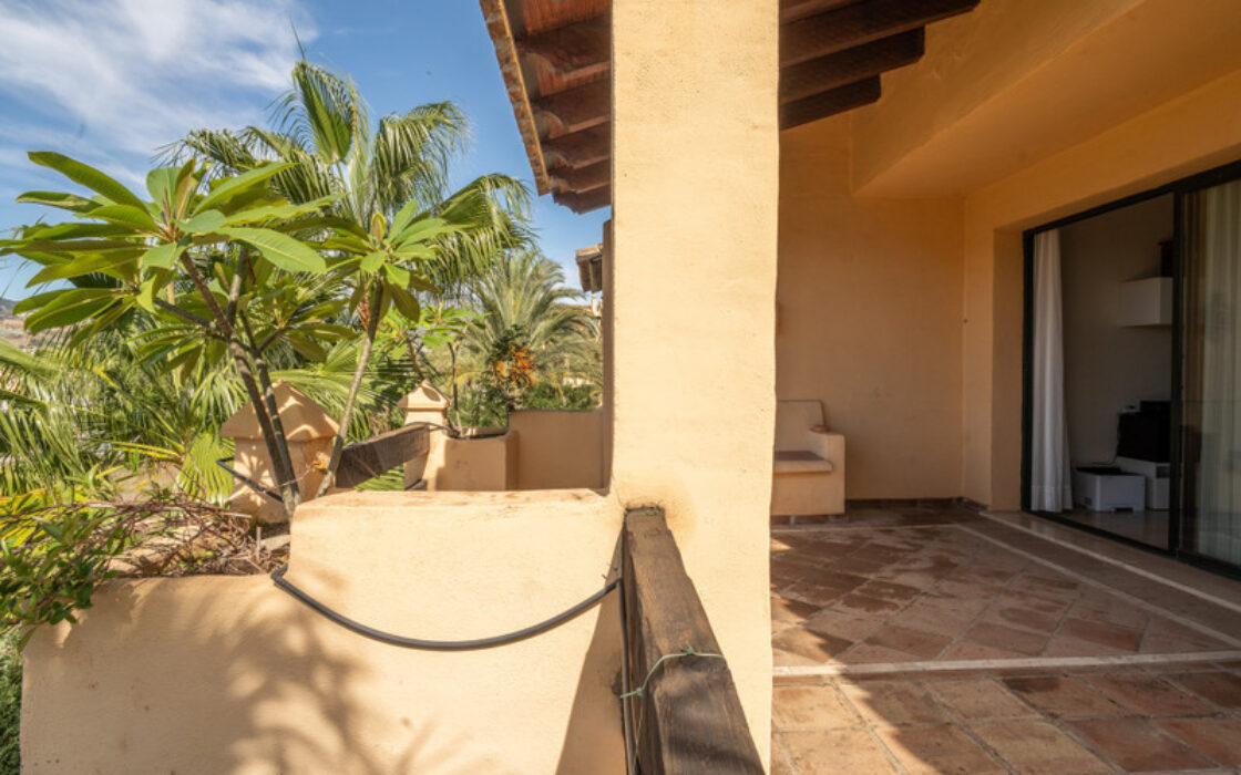 Квартира з терасою 135 кв.м в Естепоні біля моря