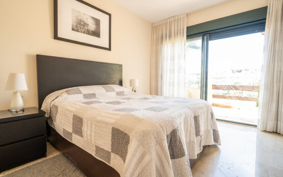 Квартира з терасою 135 кв.м в Естепоні біля моря