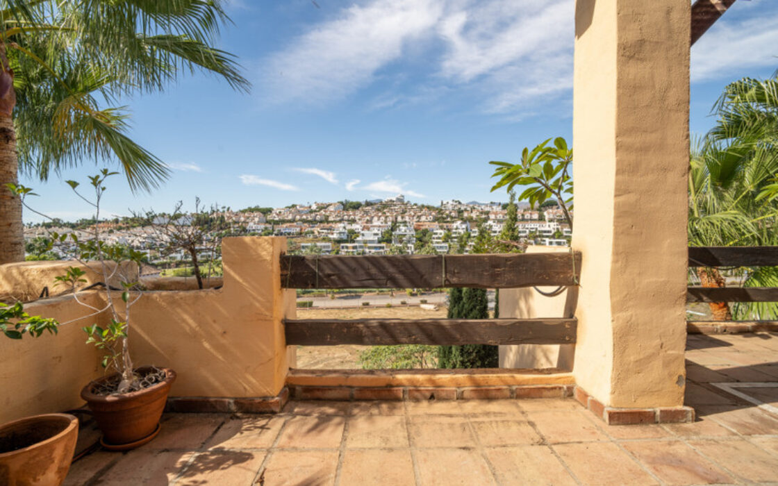 Квартира з терасою 135 кв.м в Естепоні біля моря