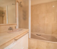 Квартира з терасою 135 кв.м в Естепоні біля моря