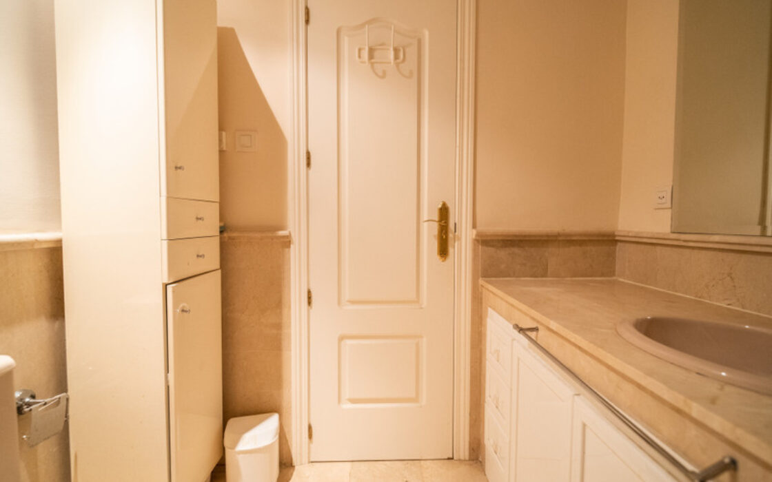 Квартира з терасою 135 кв.м в Естепоні біля моря