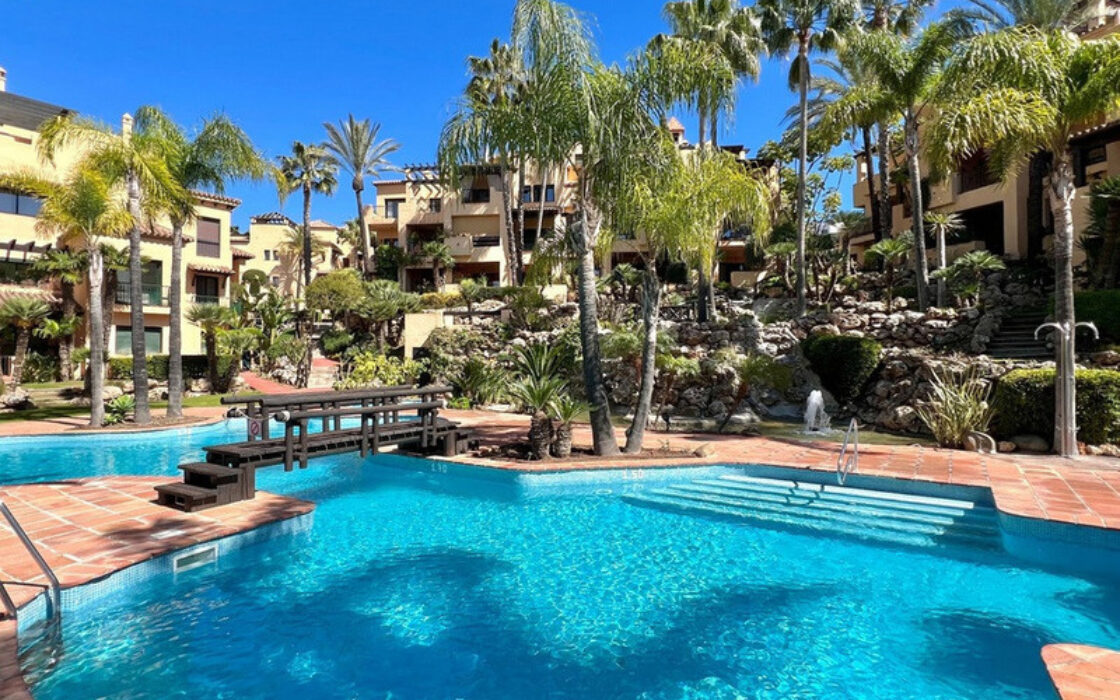 Квартира з терасою 135 кв.м в Естепоні біля моря