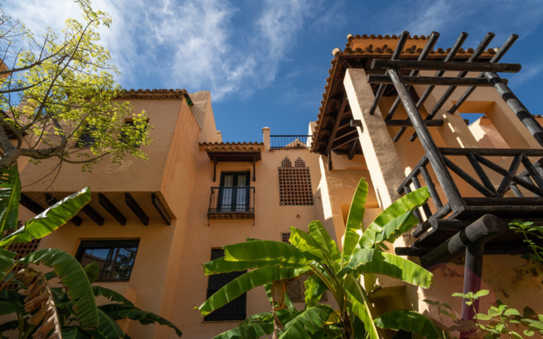 Квартира з терасою 135 кв.м в Естепоні біля моря