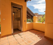 Квартира з терасою 135 кв.м в Естепоні біля моря