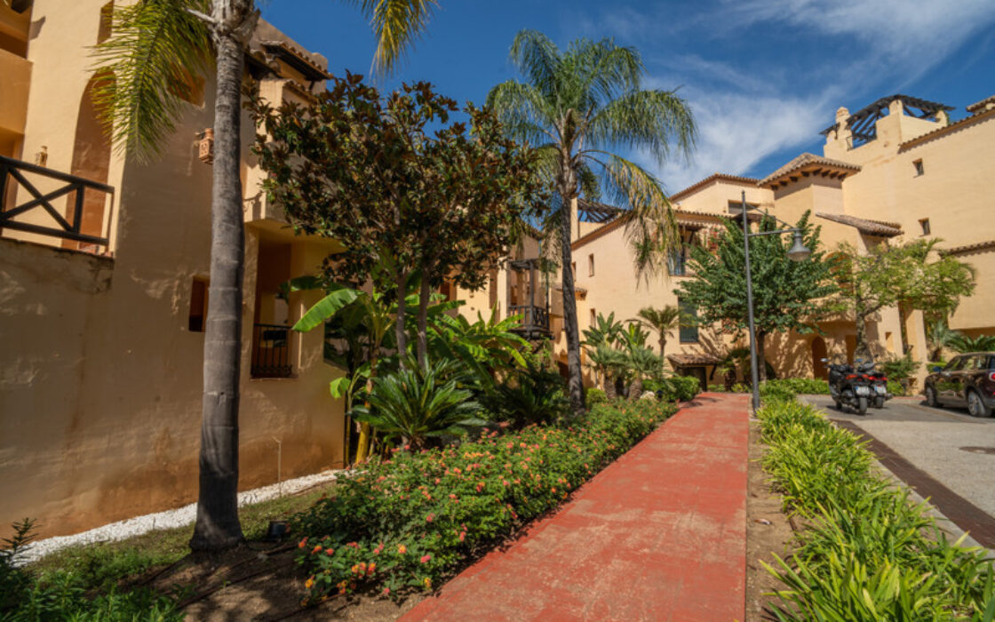 Квартира з терасою 135 кв.м в Естепоні біля моря