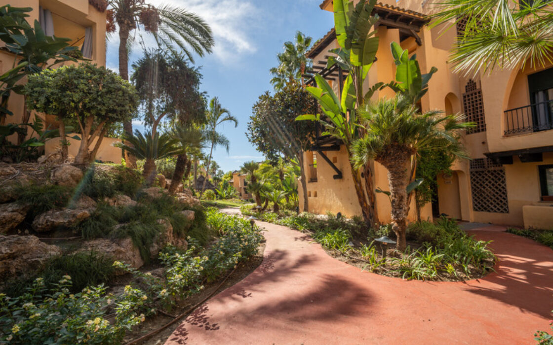 Квартира з терасою 135 кв.м в Естепоні біля моря