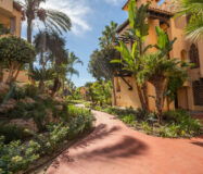 Квартира з терасою 135 кв.м в Естепоні біля моря