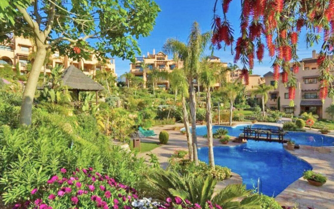 Квартира з терасою 135 кв.м в Естепоні біля моря