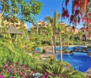 Квартира з терасою 135 кв.м в Естепоні біля моря