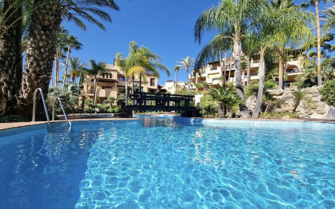 Квартира з терасою 135 кв.м в Естепоні біля моря