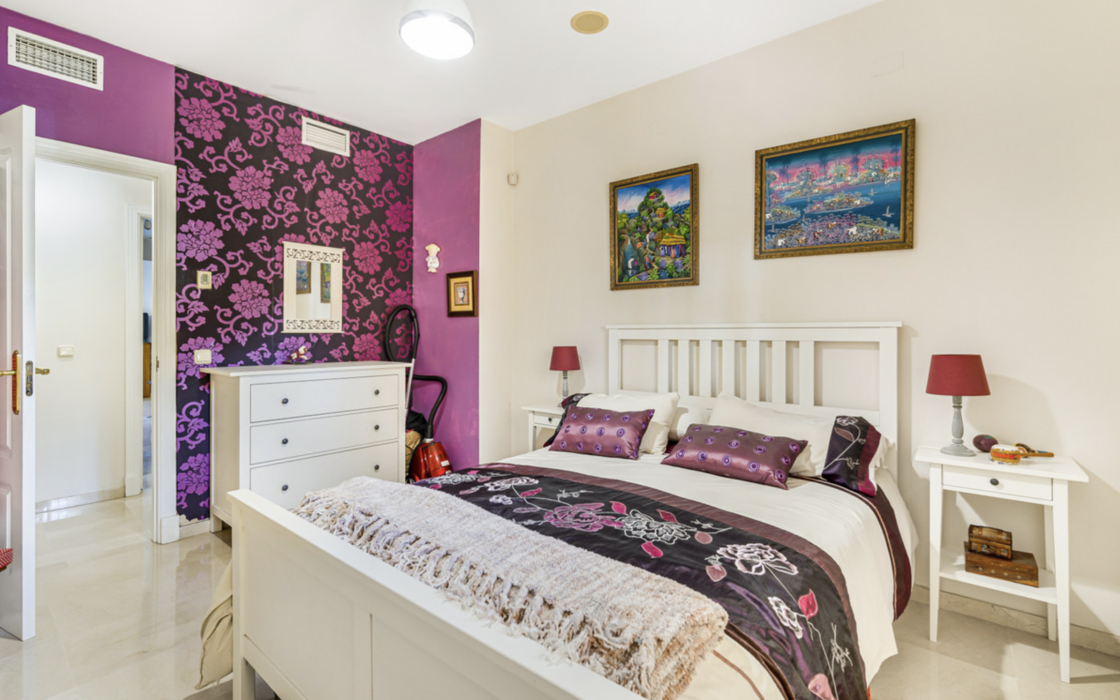 Простора 2-кімнатна квартира в Гуадальміні Альта з терасою