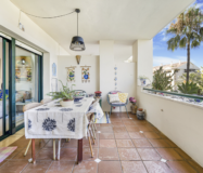 Простора 2-кімнатна квартира в Гуадальміні Альта з терасою