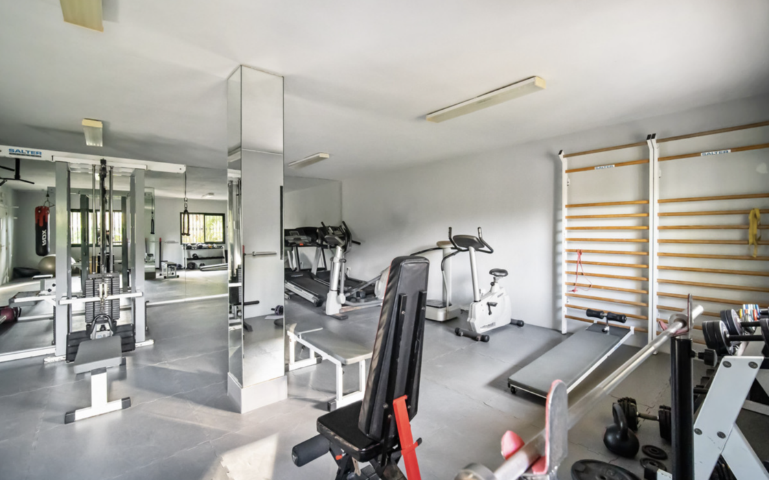 Простора 2-кімнатна квартира в Гуадальміні Альта з терасою