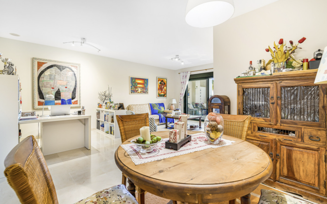 Простора 2-кімнатна квартира в Гуадальміні Альта з терасою