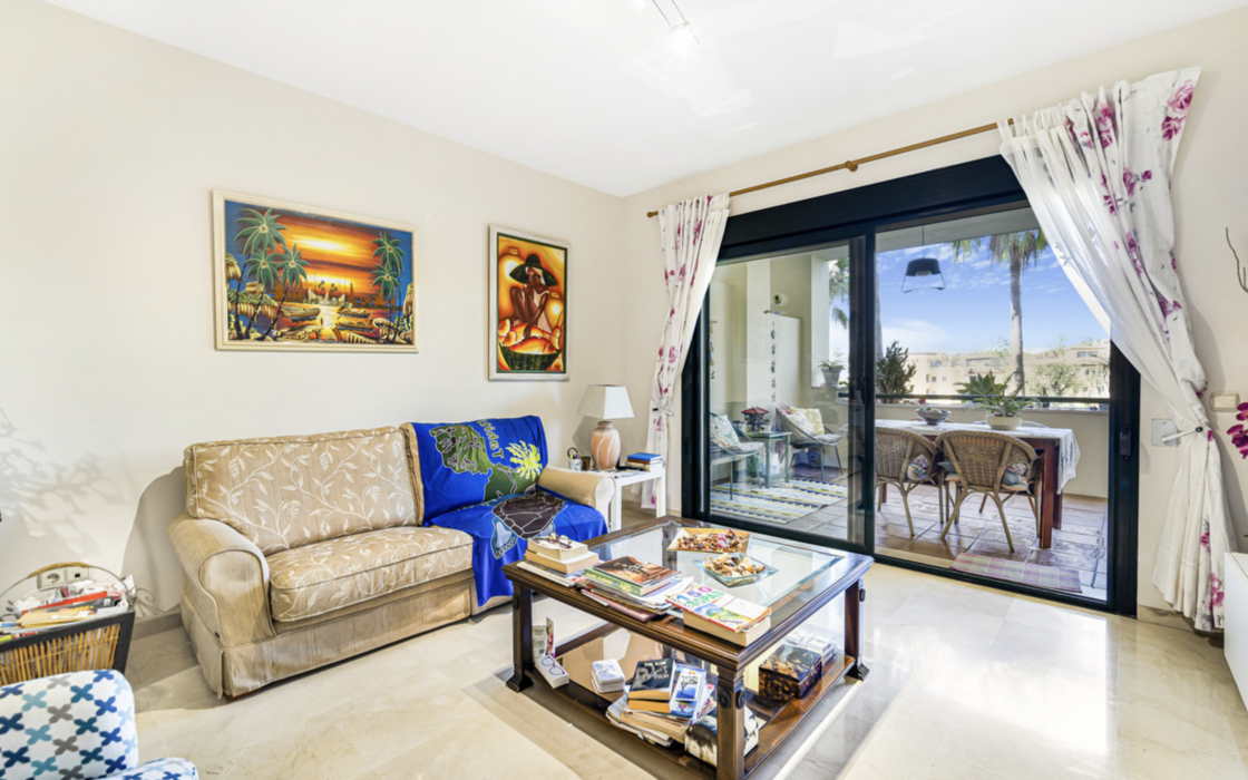 Простора 2-кімнатна квартира в Гуадальміні Альта з терасою