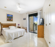 Простора 2-кімнатна квартира в Гуадальміні Альта з терасою