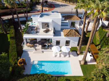 Вілла в Нуэва-Андалусії 200 кв.м з терасою біля моря