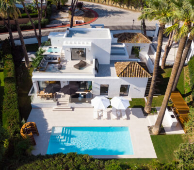 Вілла в Нуэва-Андалусії 200 кв.м з терасою біля моря