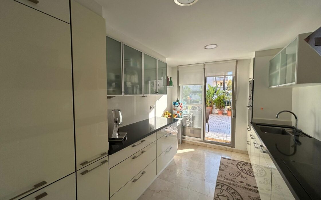 Квартира в Альбире 95 кв.м з терасою 60 кв.м біля моря