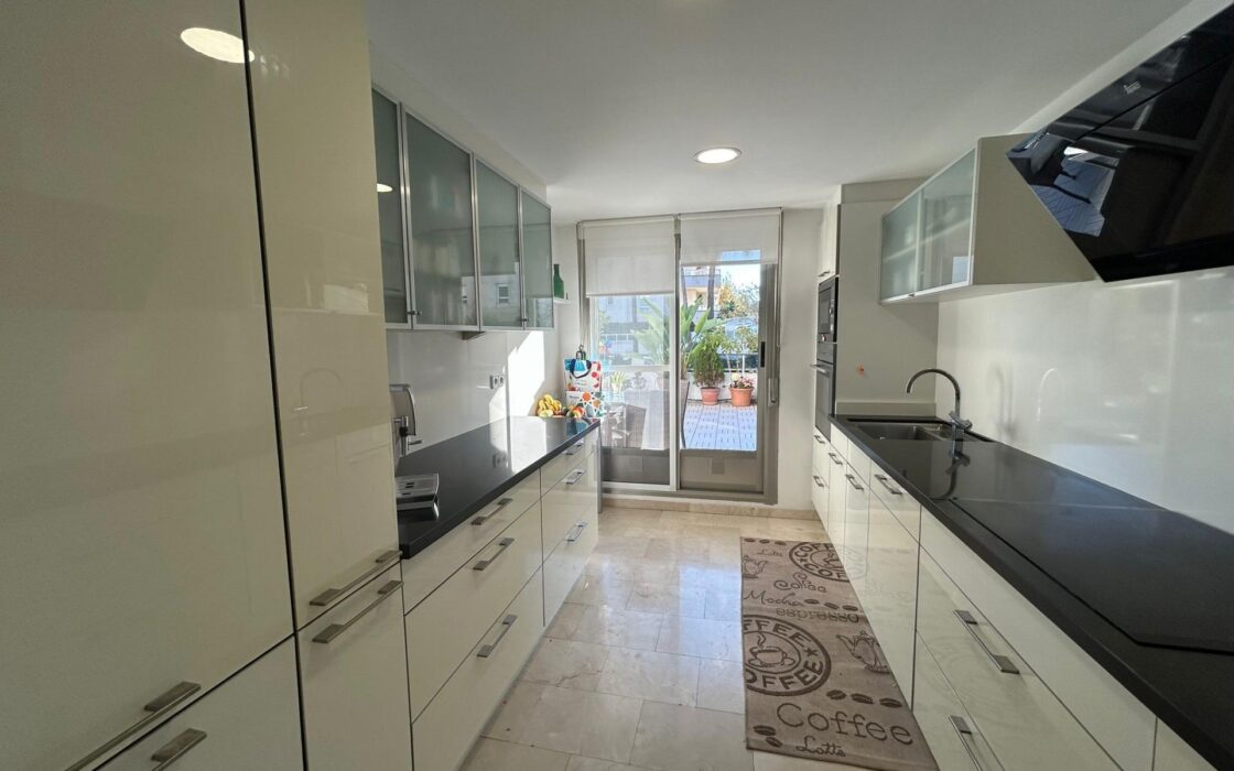 Квартира в Альбире 95 кв.м з терасою 60 кв.м біля моря