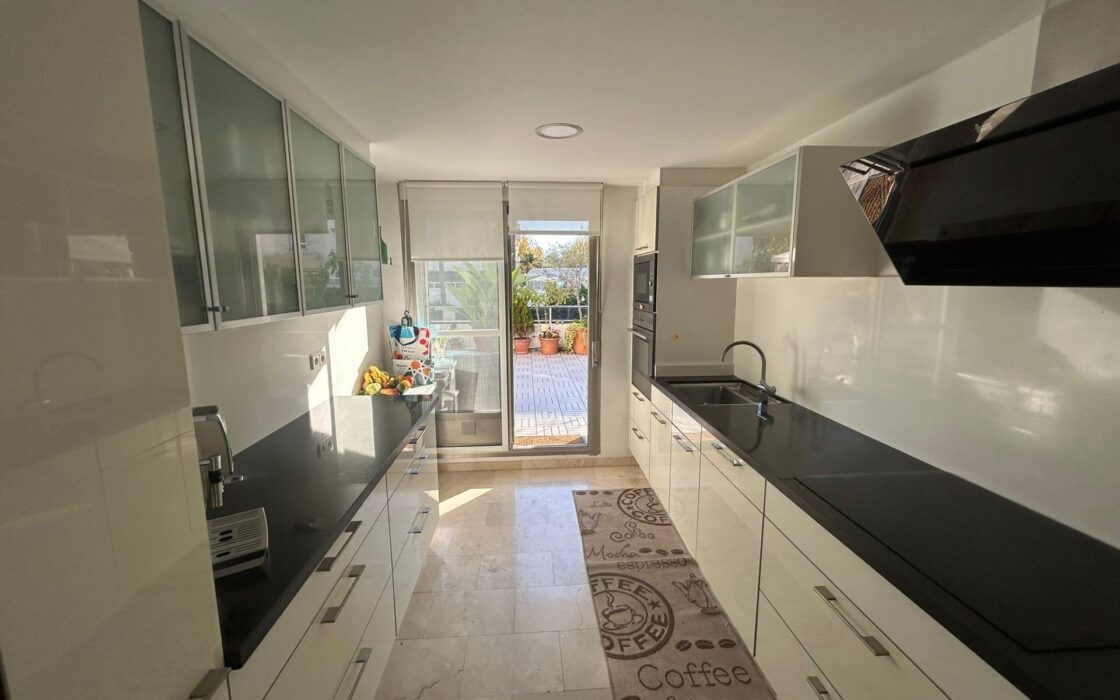 Квартира в Альбире 95 кв.м з терасою 60 кв.м біля моря