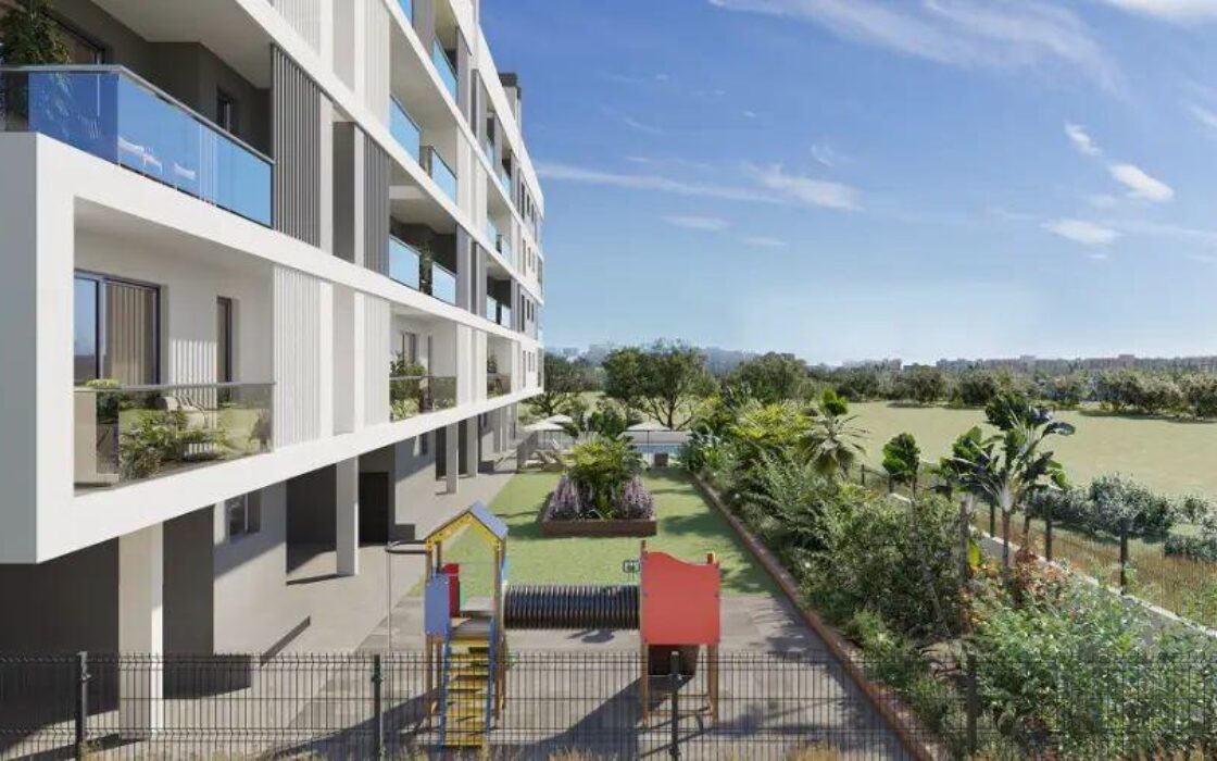 Апартаменти 83 кв.м в Аликанте з терасою та басейном