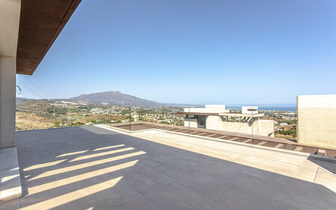 Чотирикімнатна вілла в Бенахавісі з терасою 605 кв.м