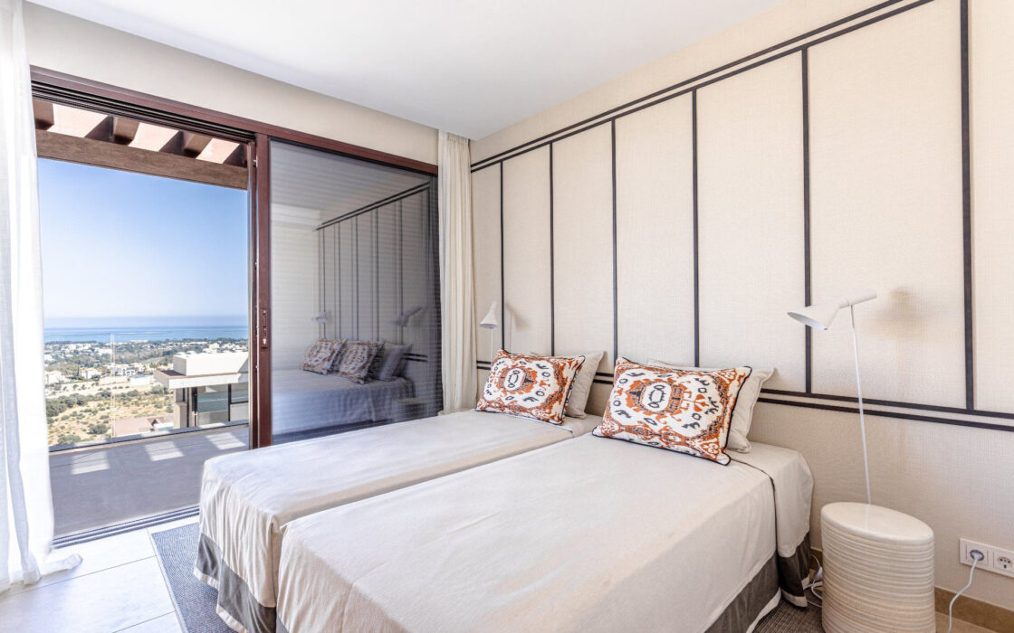 Чотирикімнатна вілла в Бенахавісі з терасою 605 кв.м