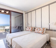 Чотирикімнатна вілла в Бенахавісі з терасою 605 кв.м