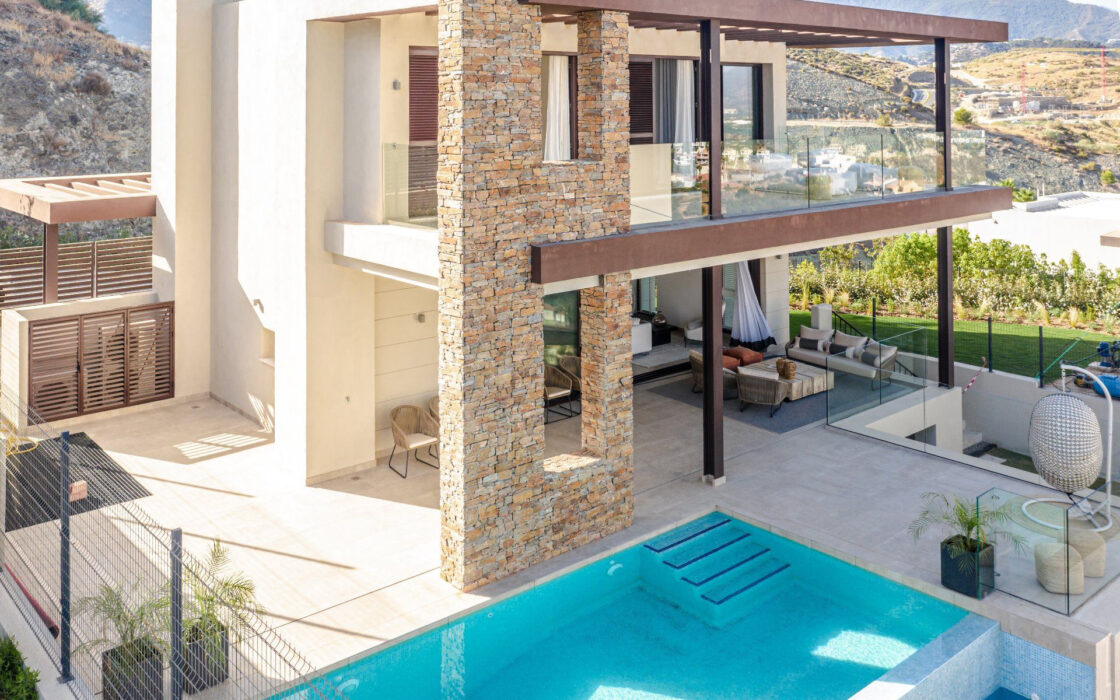 Чотирикімнатна вілла в Бенахавісі з терасою 605 кв.м