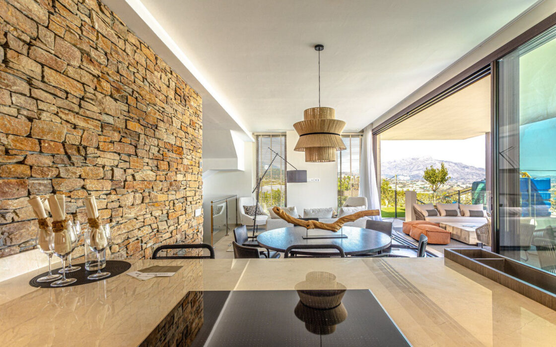 Чотирикімнатна вілла в Бенахавісі з терасою 605 кв.м