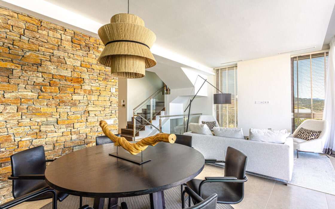 Чотирикімнатна вілла в Бенахавісі з терасою 605 кв.м